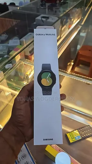 Samsung Galaxy Watch5 Smartwatch – Advanced Health Tracking, Fitness