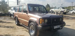 Isuzu Trooper 1986 Gold