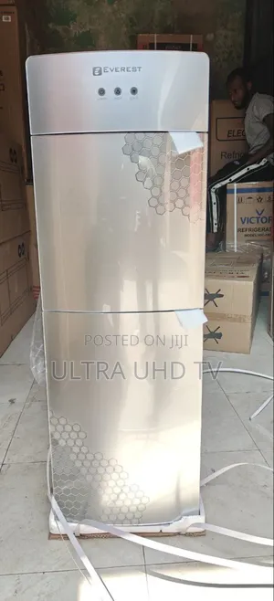 Everest Brand Water Dispenser Featuring a Built-in Refrigerator