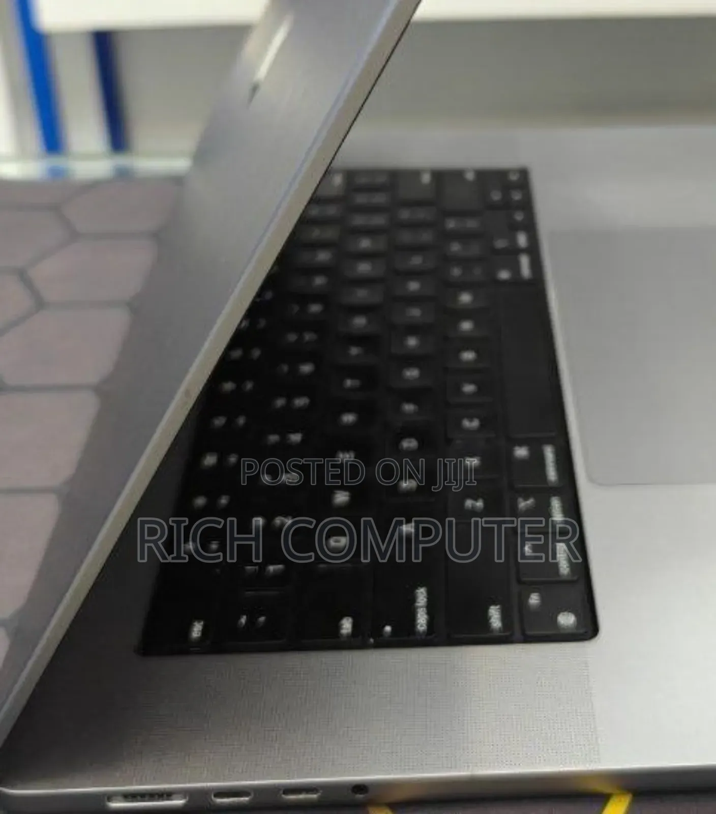 New Laptop Apple MacBook Pro M1 16GB Intel Core i7 SSD 512GB