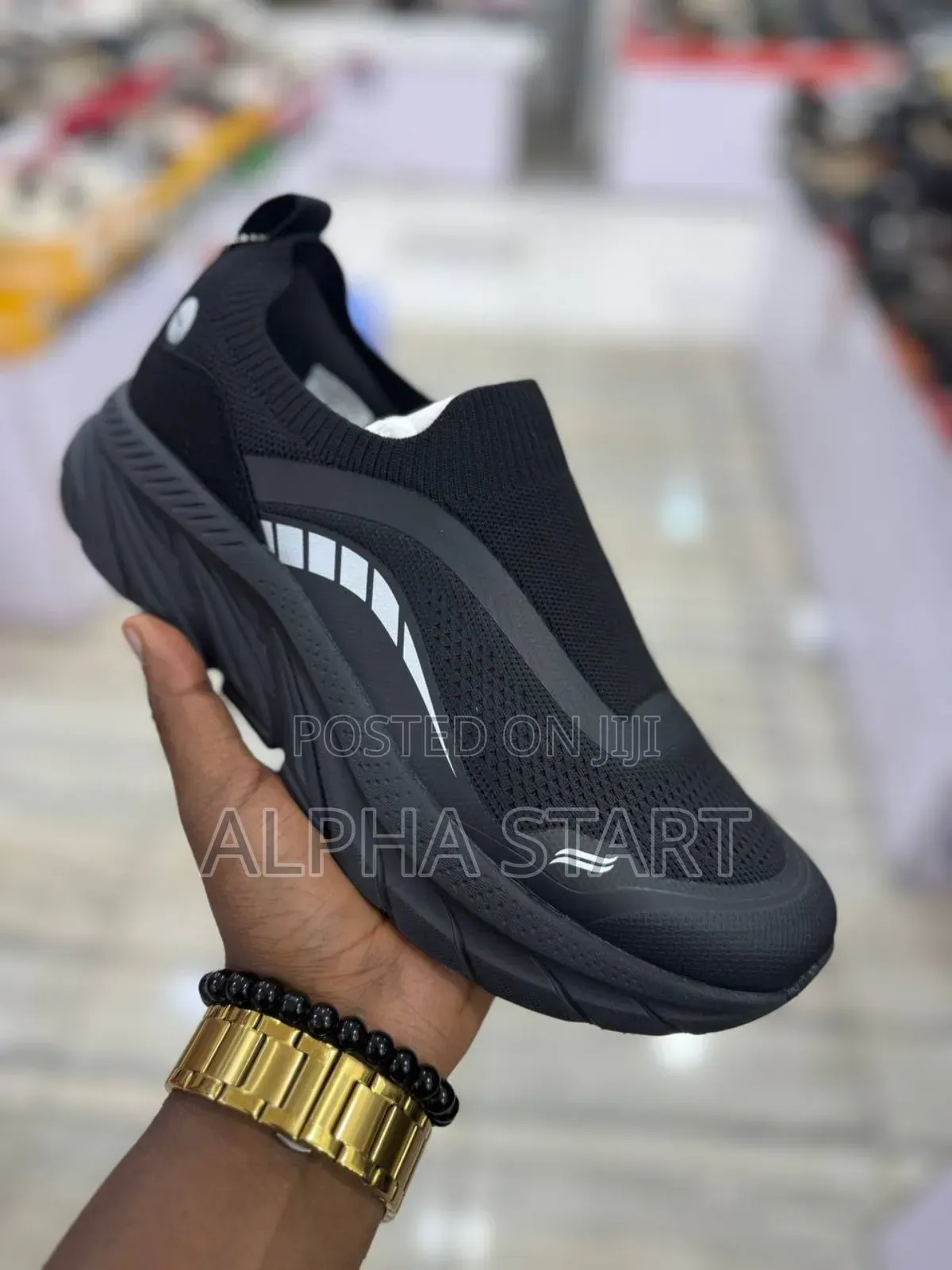 በድጋሚ ገብቷል Goupu Comfort Sneakers Made in Vietnam