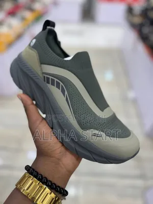 በድጋሚ ገብቷል Goupu Comfort Sneakers Made in Vietnam