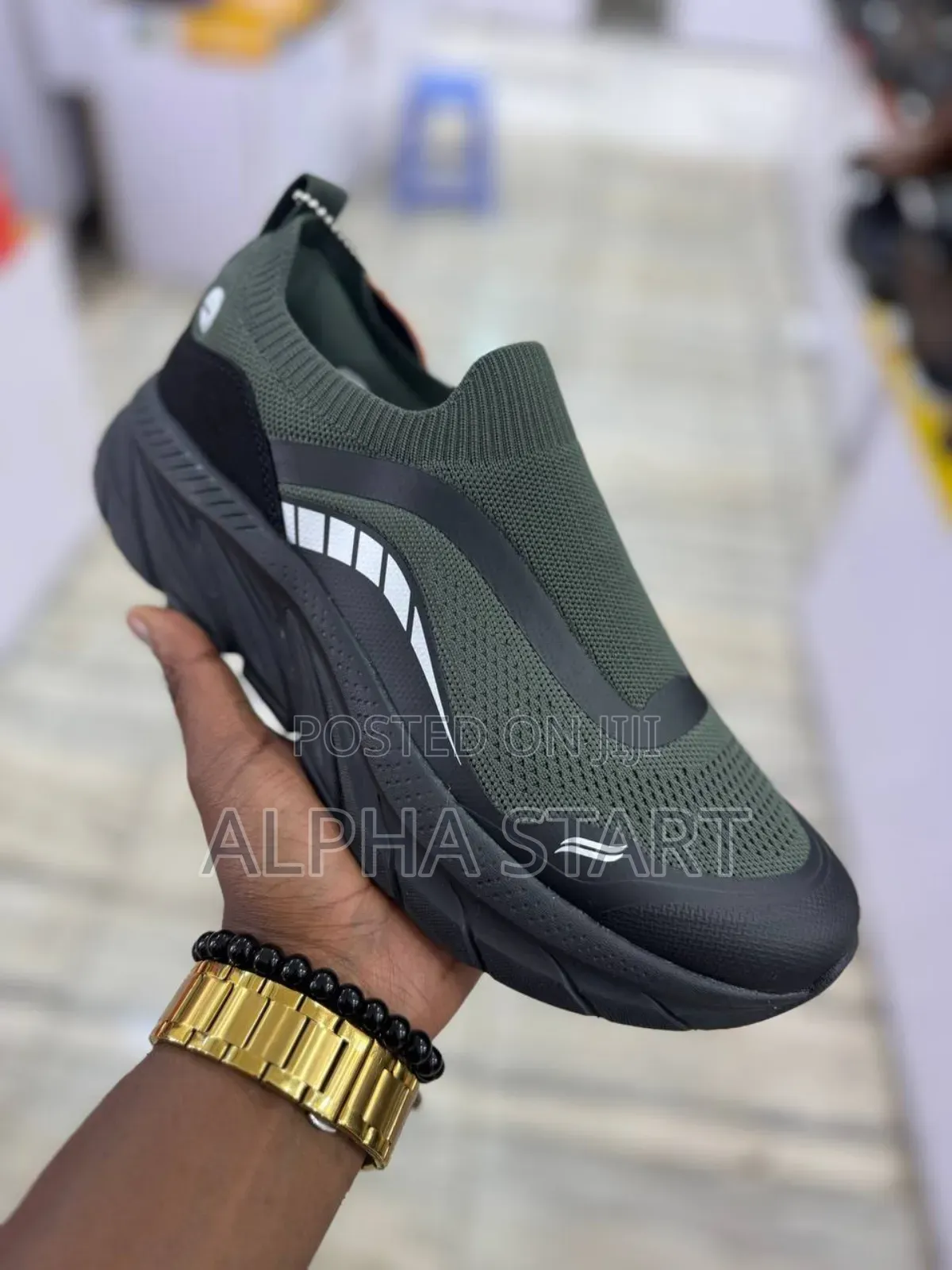 በድጋሚ ገብቷል Goupu Comfort Sneakers Made in Vietnam