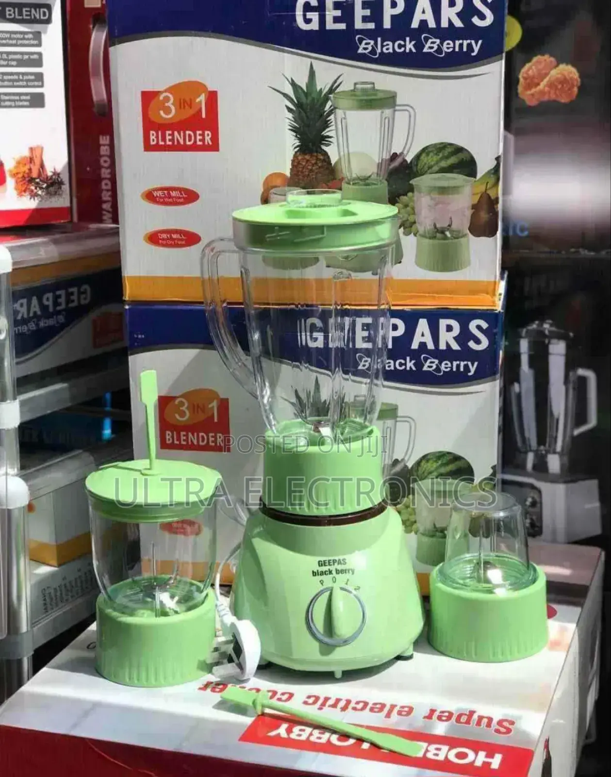 Geepas 3-in-1 Multifunctional Blender and Grinder.