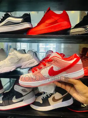 New Arrival Nike Sb Dunk Low Strange Love Sketboard Fashion Sneaker