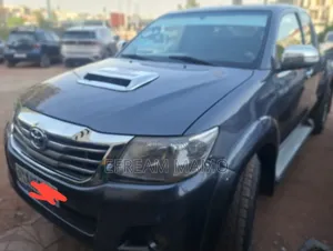 Toyota Hilux 2013 Gray