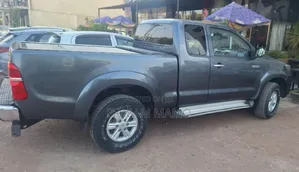 Toyota Hilux 2013 Gray