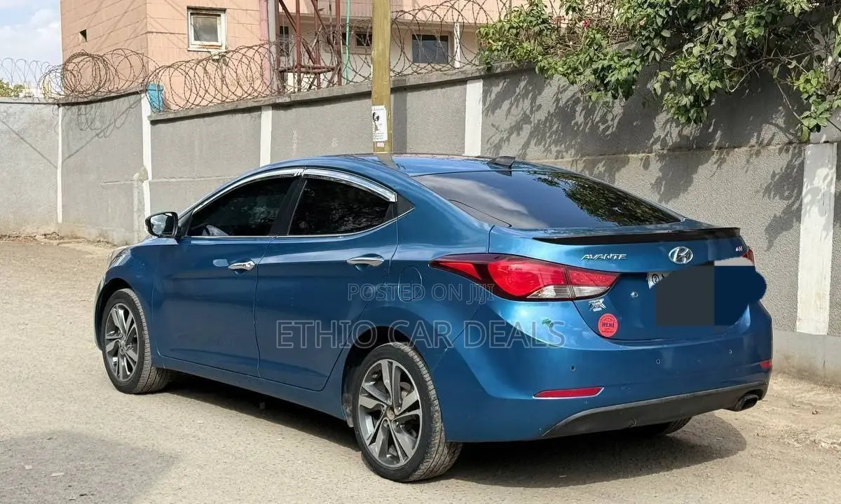 Hyundai Avante 2015 Blue