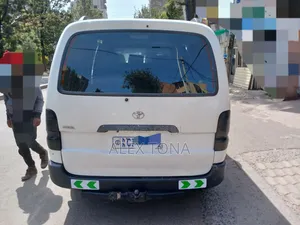 Toyota HiAce 2004 White