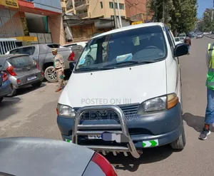 Toyota HiAce 2004 White