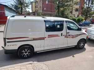 Toyota HiAce 2004 White