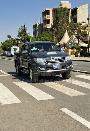 Toyota Hilux 2015 Gray