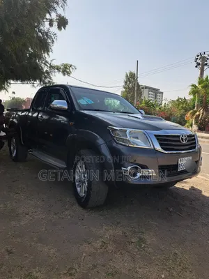 Toyota Hilux 2015 Gray