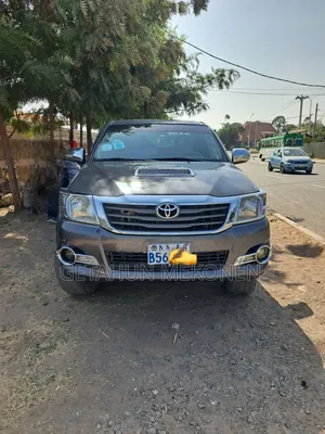 Toyota Hilux 2015 Gray