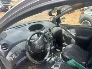 Toyota Vitz 2004 Silver