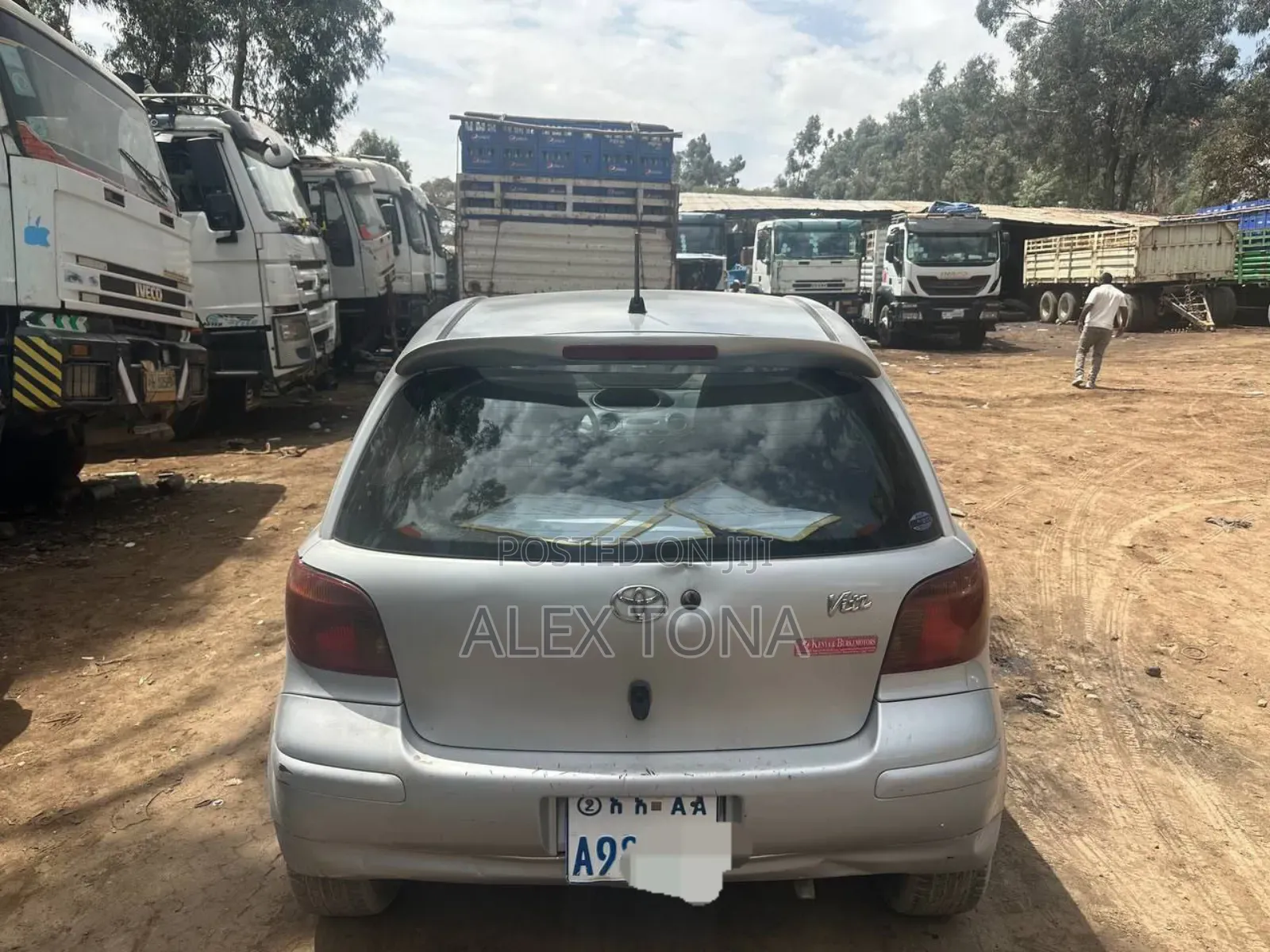 Toyota Vitz 2004 Silver