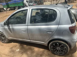 Toyota Vitz 2004 Silver