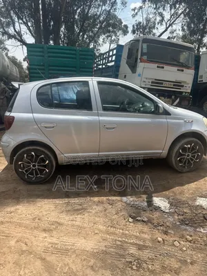 Toyota Vitz 2004 Silver