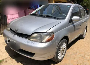 Toyota Platz 2001 Silver