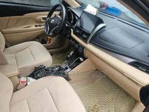 Toyota Yaris 2013 White