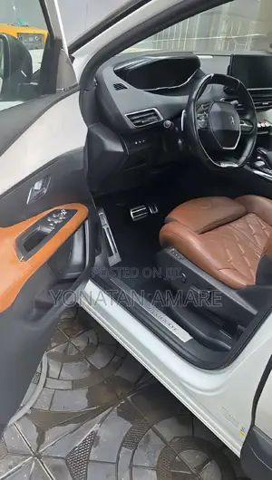 Peugeot 5008 2022 White