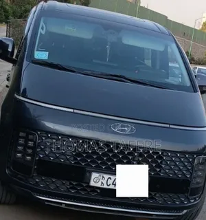 Hyundai Staria 2025 Gray