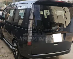 Hyundai Staria 2025 Gray