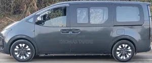 Hyundai Staria 2025 Gray
