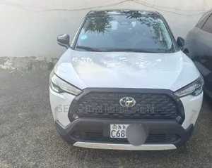 Toyota Corolla Cross Hybrid 2024 White