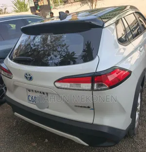 Toyota Corolla Cross Hybrid 2024 White