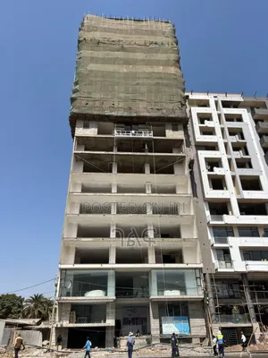 ለካፌ ለሬስቶራት የሚሆን 69 ካሬ Ground ቦሌ መድሃኒያለም አካባቢ