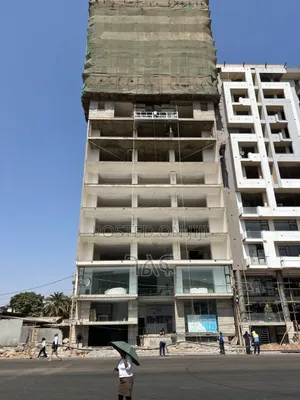 ለካፌ ለሬስቶራት የሚሆን 69 ካሬ Ground ቦሌ መድሃኒያለም አካባቢ