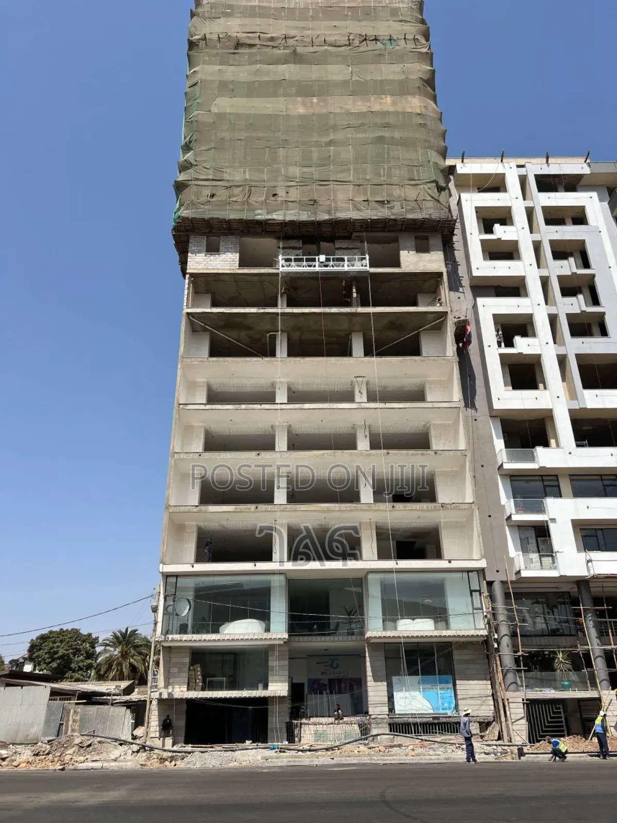 ለካፌ ለሬስቶራት የሚሆን 69 ካሬ Ground ቦሌ መድሃኒያለም አካባቢ