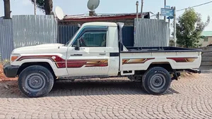 Toyota Land Cruiser 2012 White