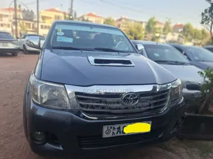 Toyota Hilux SR 4x4 2013 Gray