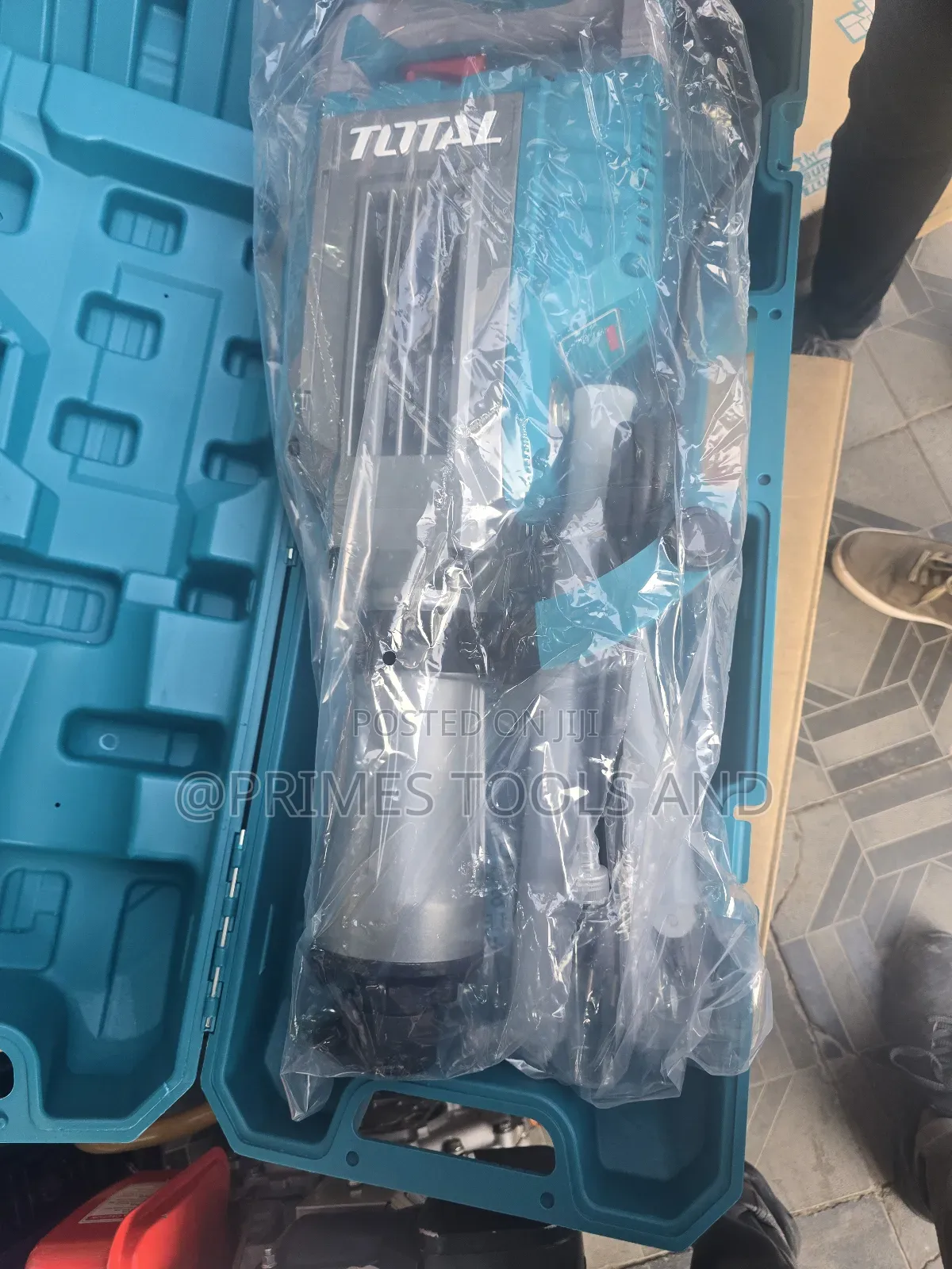 Total Jack Hammer 1700w – Powerful Demolition Tool