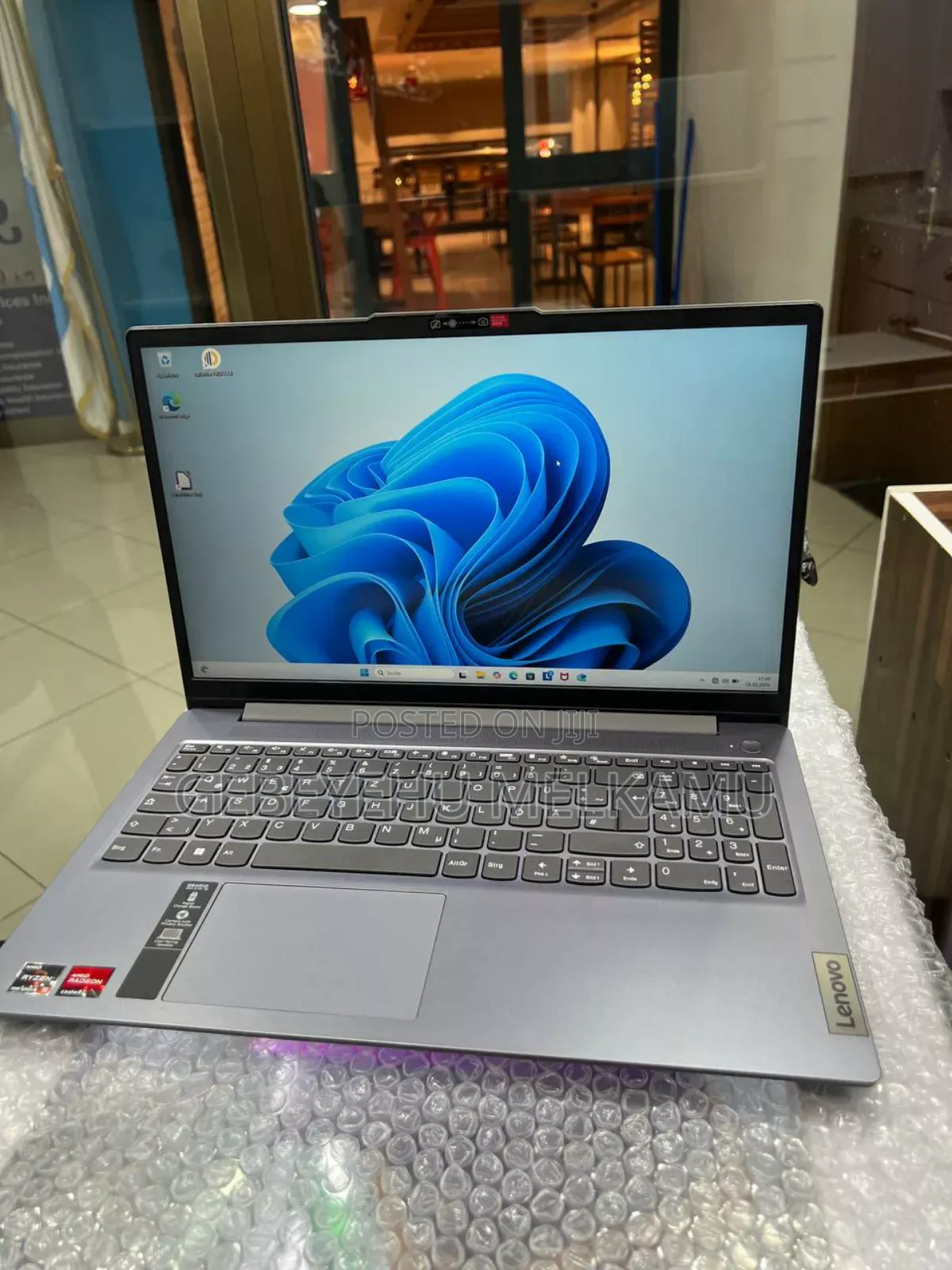 New Laptop Lenovo 16GB AMD Ryzen 5 SSD 512GB