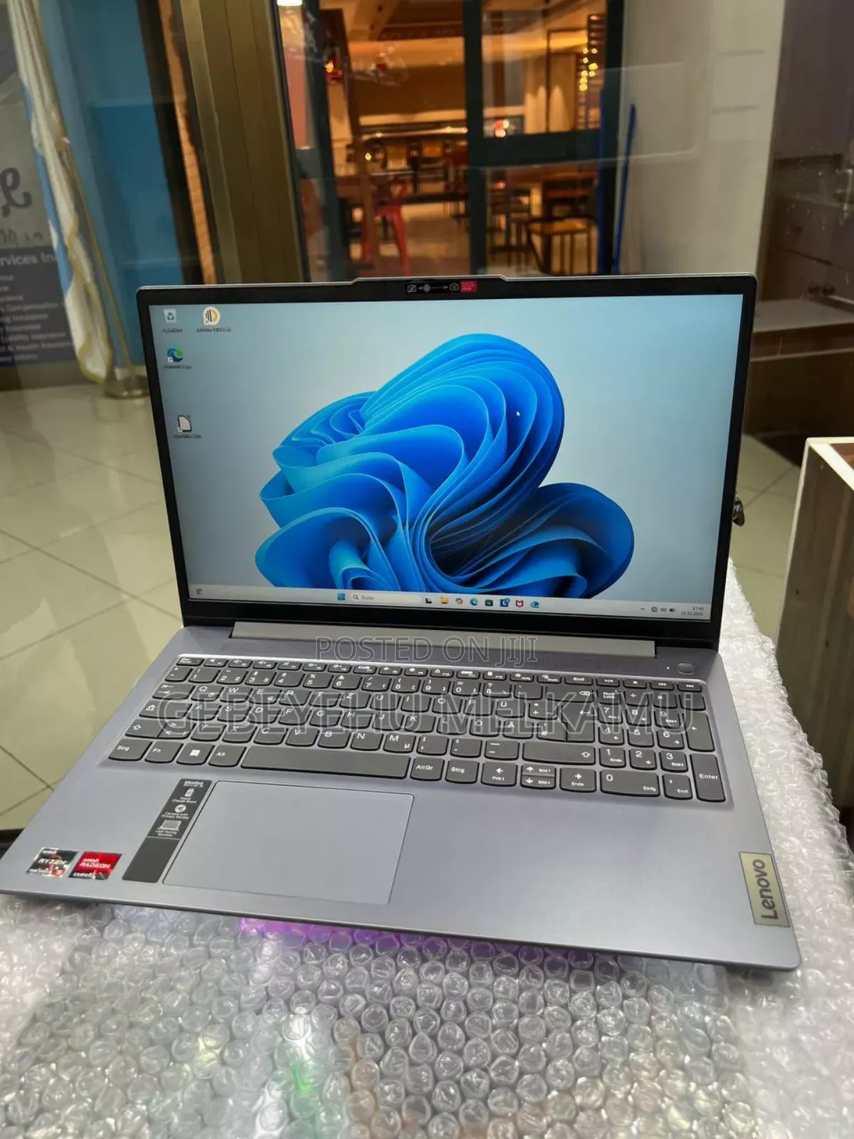 New Laptop Lenovo 16GB AMD Ryzen 5 SSD 512GB