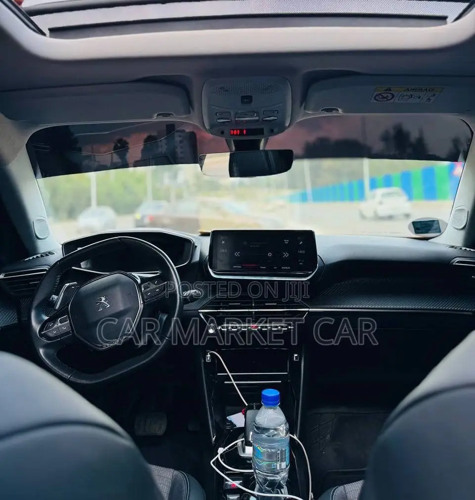 Peugeot 2008 1.2 PureTech (100 Hp) 2021 Orange