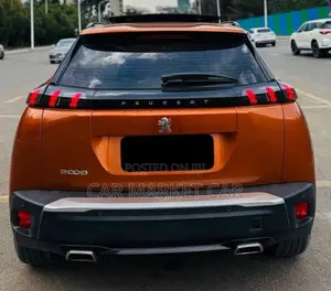 Peugeot 2008 1.2 PureTech (100 Hp) 2021 Orange