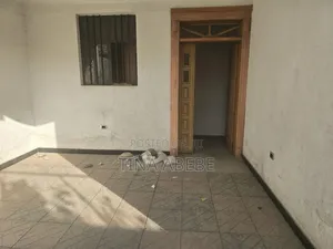 6bdrm House in Akaky Kaliti for sale