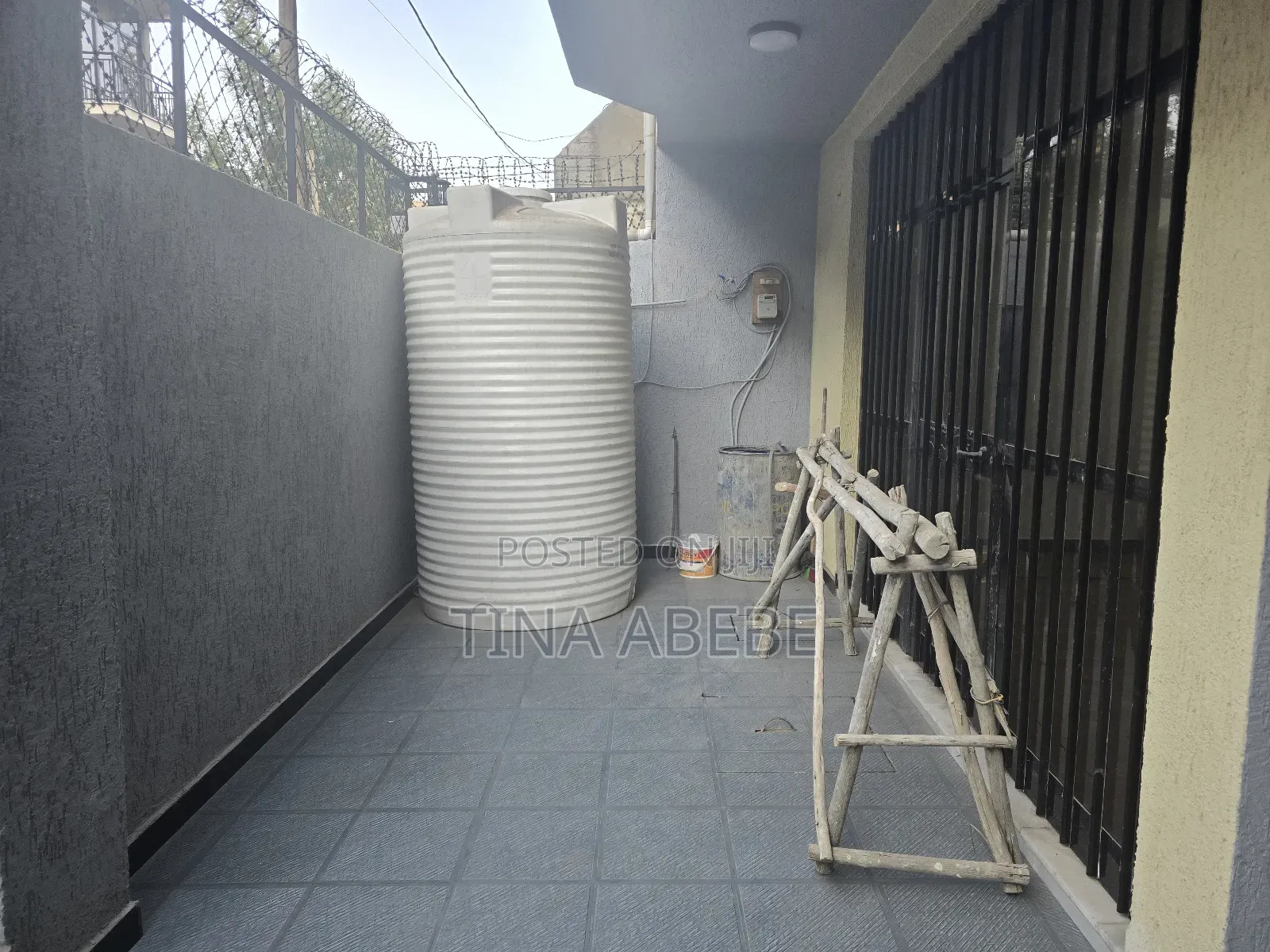 6bdrm House in Akaky Kaliti for sale