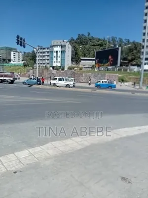 አስቸካይ የሚሸጥ የንግድ ህንፃ