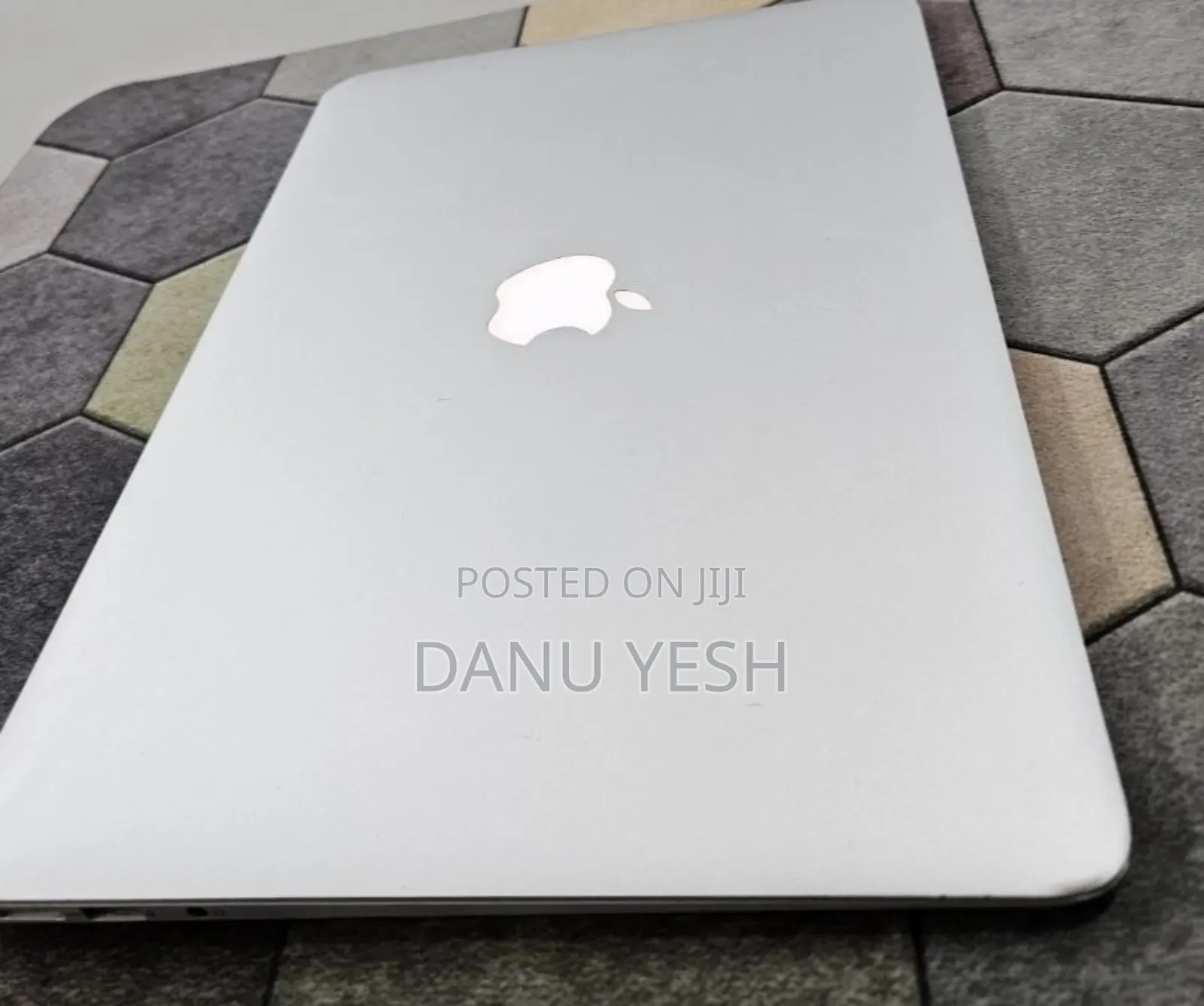 New Laptop Apple MacBook Pro 2017 8GB Intel Core i5 SSHD+SSD 256GB