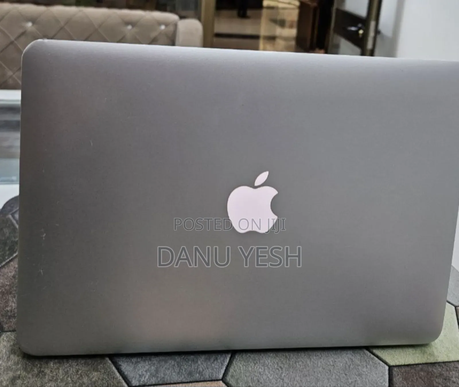 New Laptop Apple MacBook Pro 2017 8GB Intel Core i5 SSHD+SSD 256GB