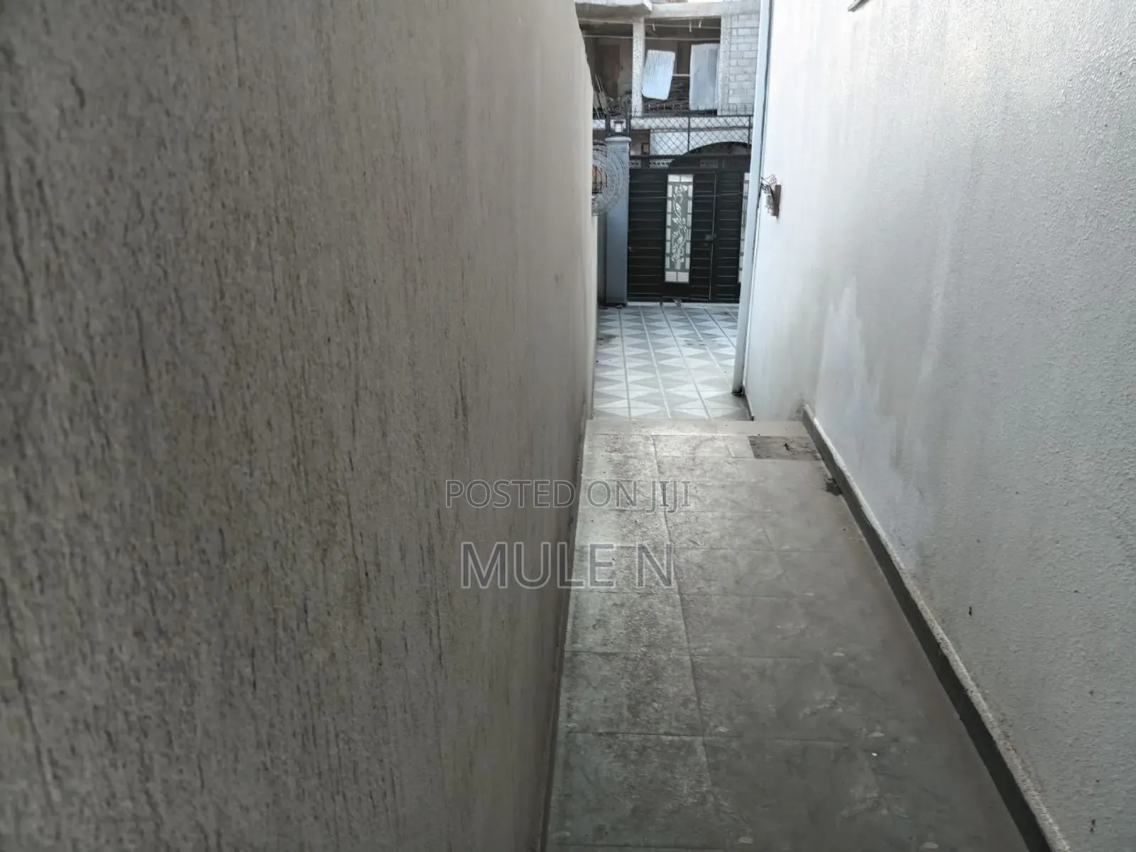 Furnished 5bdrm Villa in College Fermata 1, Yeka for sale