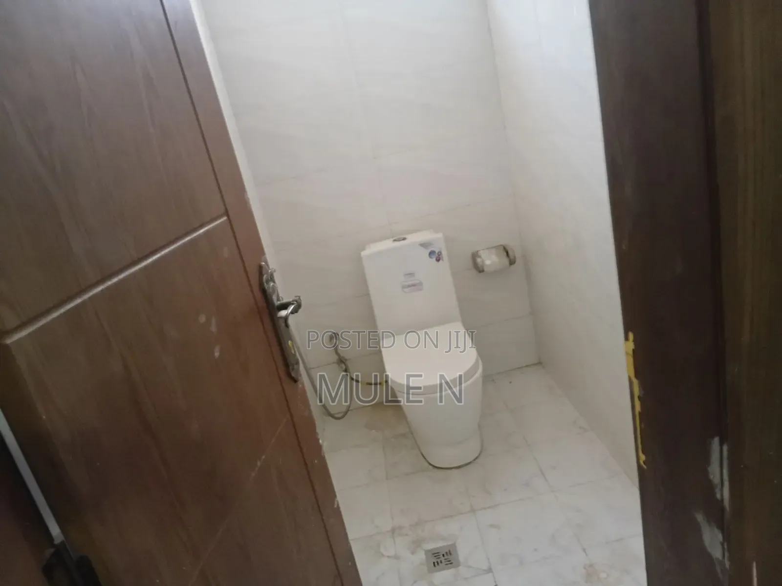 Furnished 5bdrm Villa in College Fermata 1, Yeka for sale