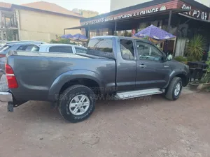 Toyota Hilux 2013 Gray