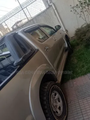 Toyota Hilux 2015 Gold