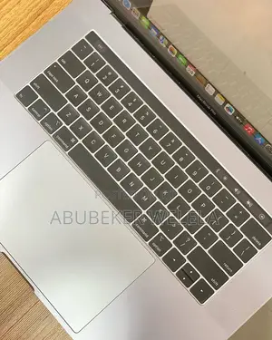 Laptop Apple MacBook Pro 2019 4GB Intel Core i9 SSD 512GB